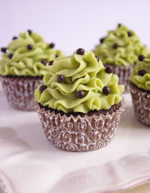 Boite de 12 caissettes cupcake vert olive motif feuille